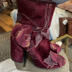 Steve Madden ankle / heel boots